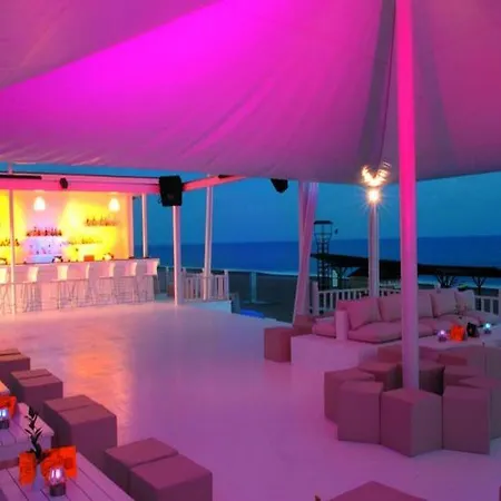 Aska Costa Club Side