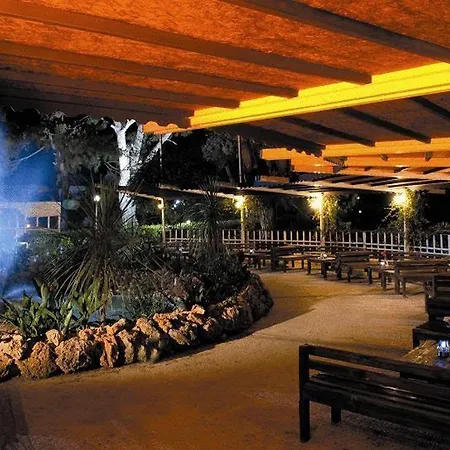 Aska Costa Club Side