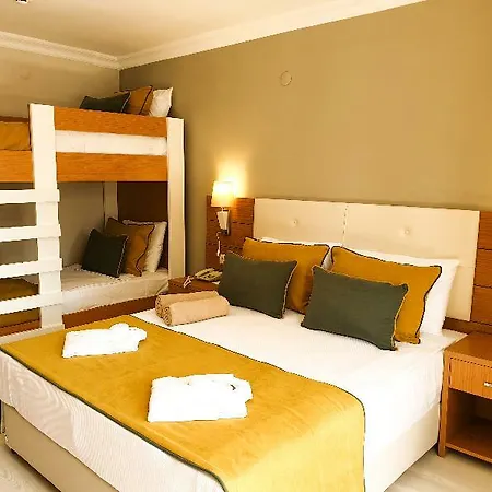 Aska Costa Club Side